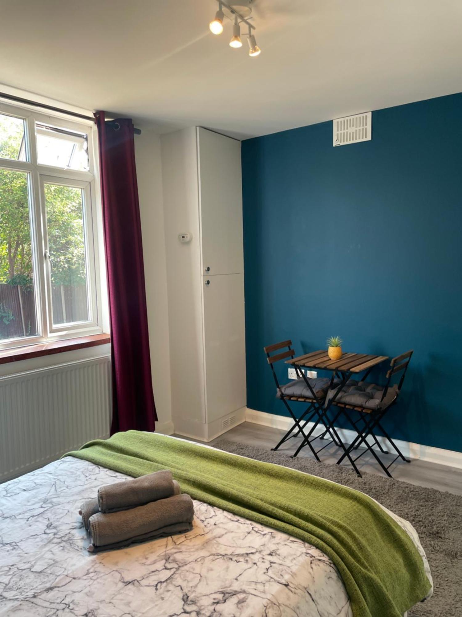 Willesden Green Rooms Лондон Экстерьер фото