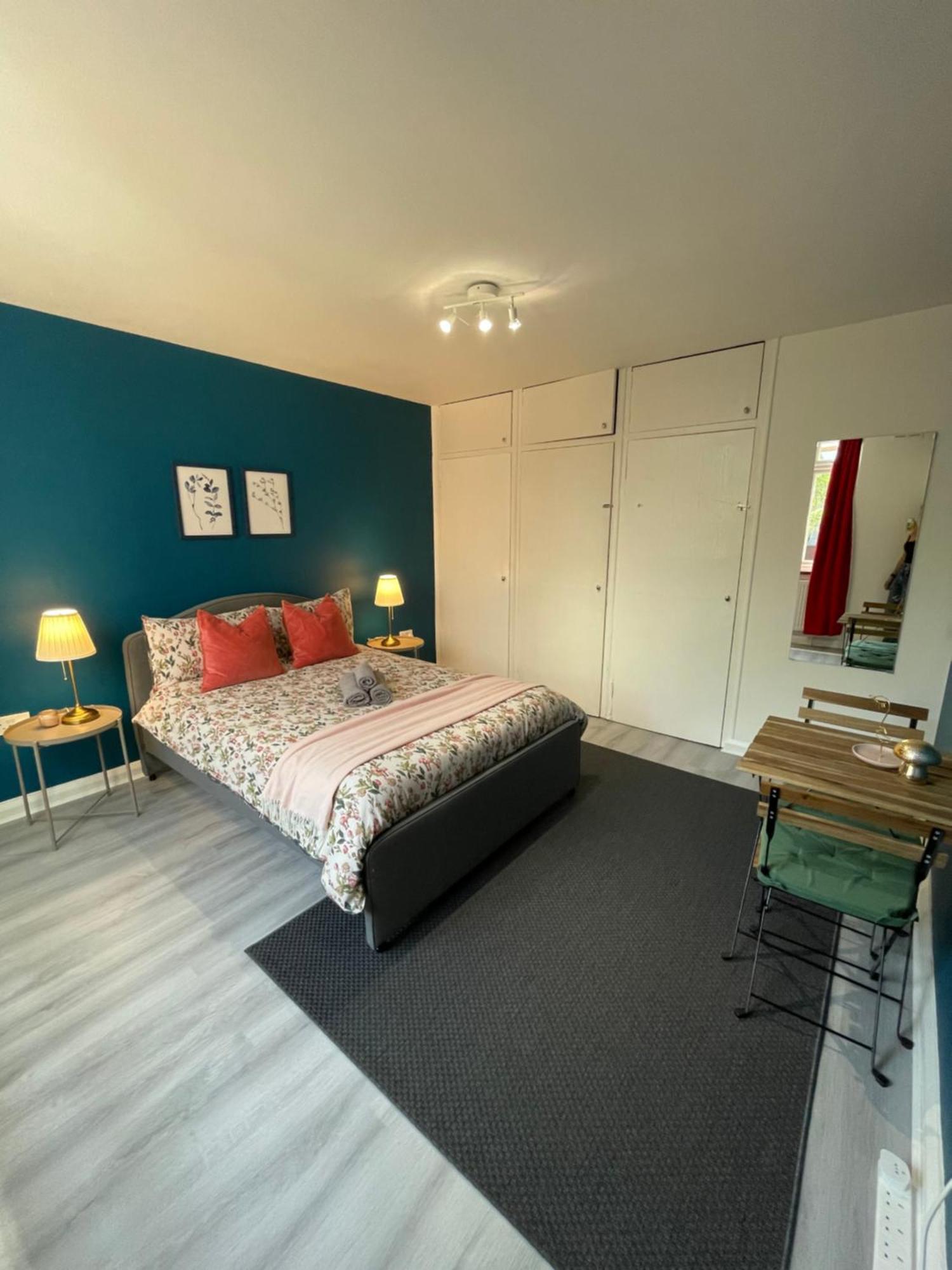 Willesden Green Rooms Лондон Экстерьер фото