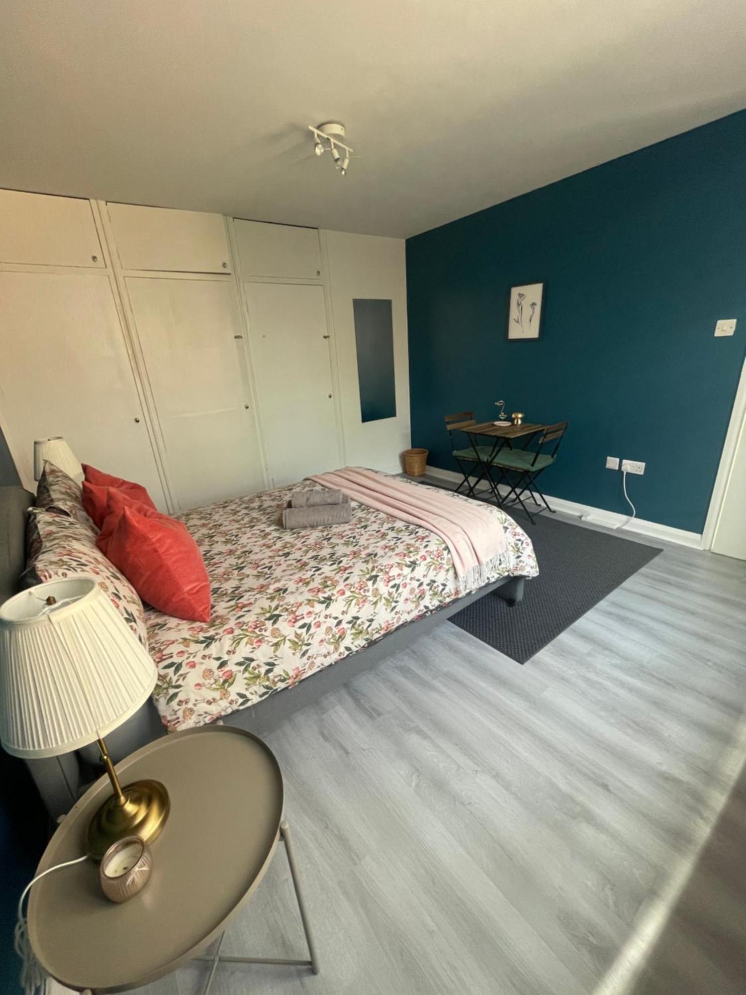 Willesden Green Rooms Лондон Экстерьер фото