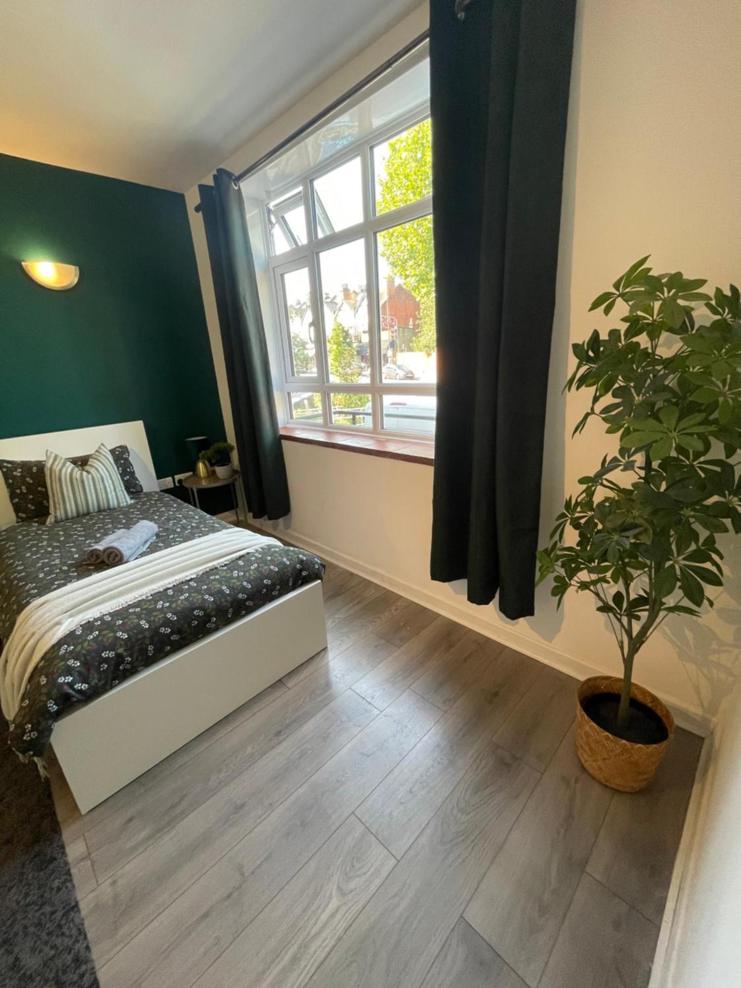 Willesden Green Rooms Лондон Экстерьер фото