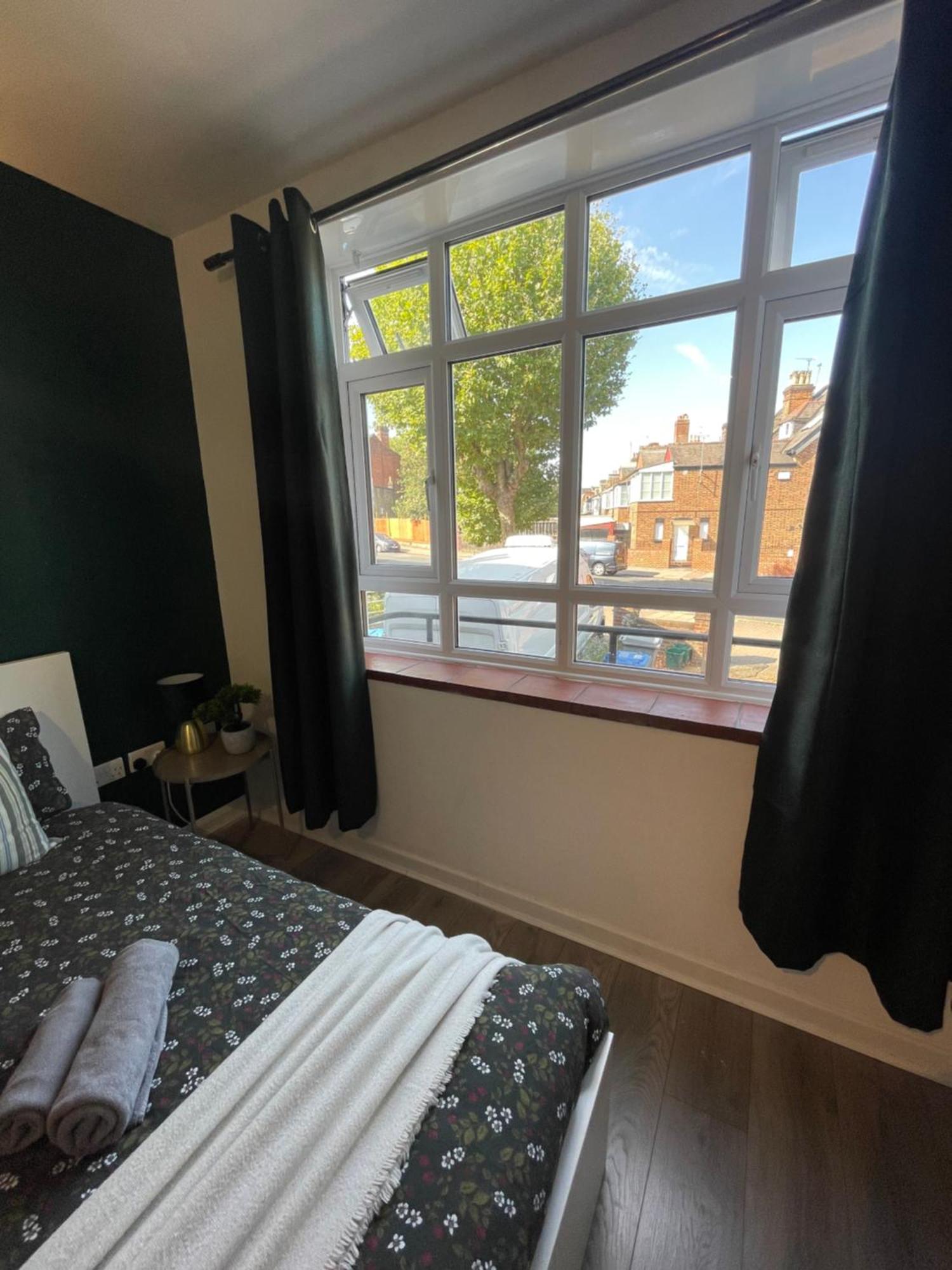 Willesden Green Rooms Лондон Экстерьер фото